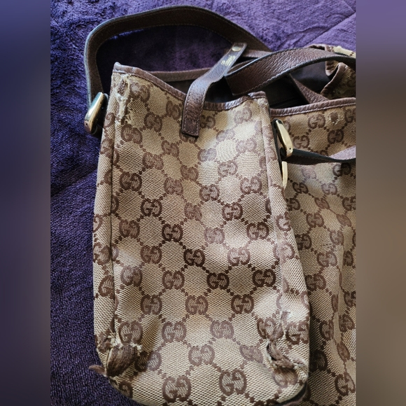 Gucci Authentic and Pre-loved Bronze Abbey Monogram Canvas Tote - Picture 3 of 16